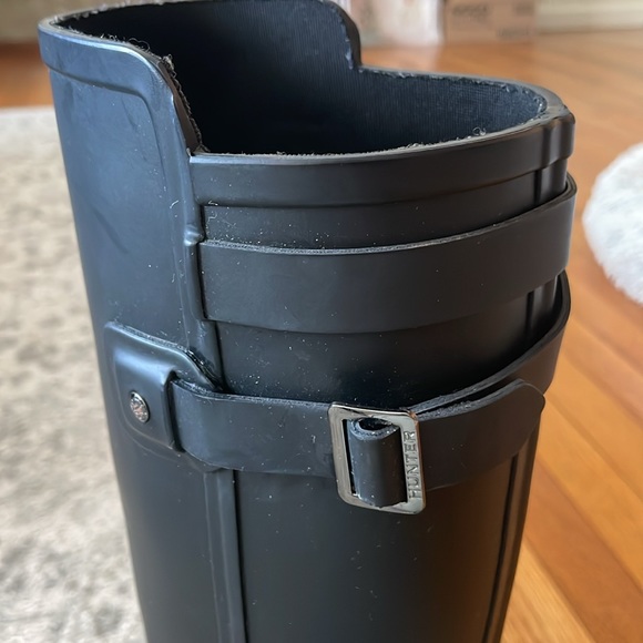 Hunter rain boots. Woman’s size 7 , tall - Picture 6 of 10